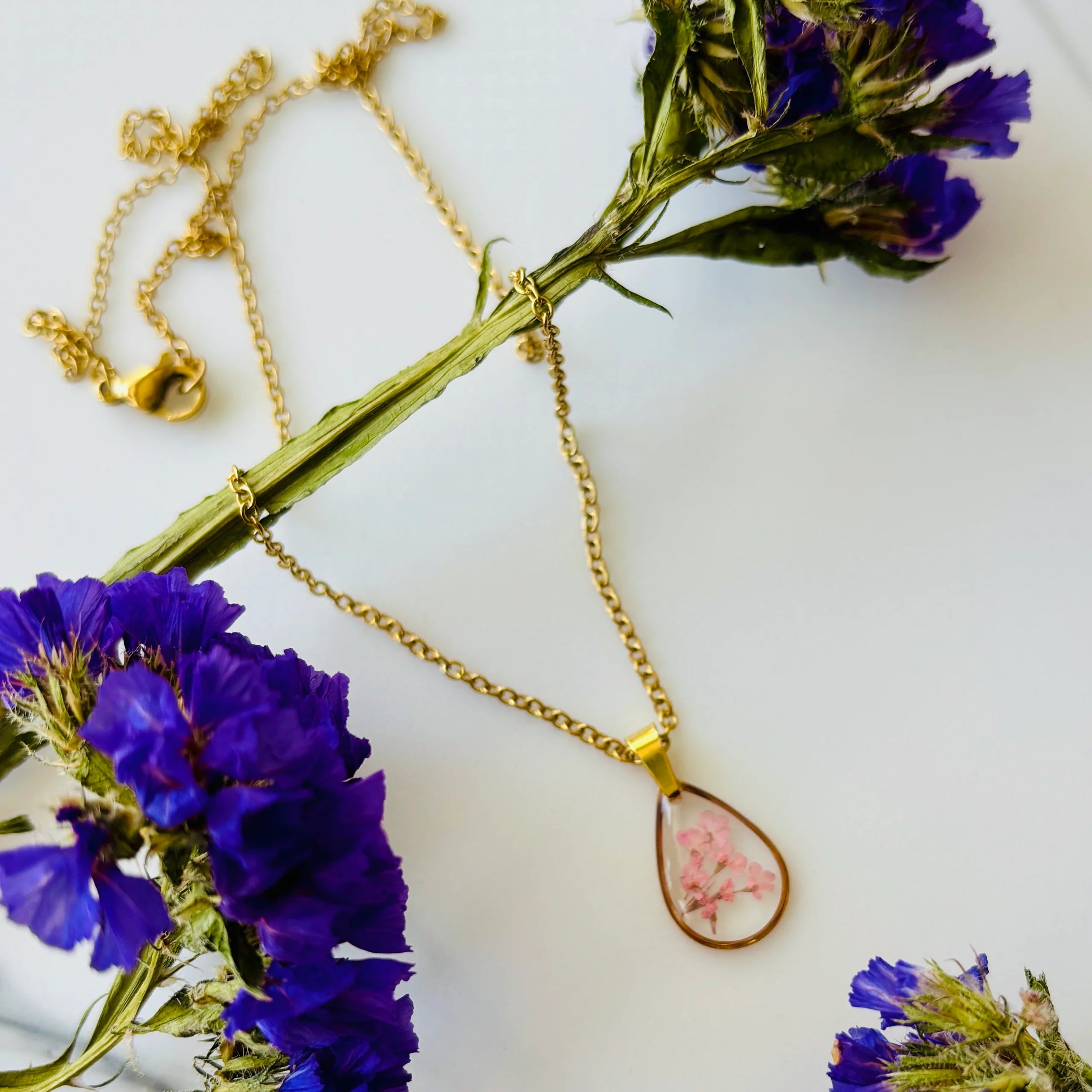 Queen Anne's Lace Pink Teardrop Pendant – Gold